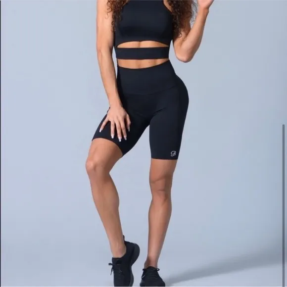 Bombshell black biker shorts in black size medium
