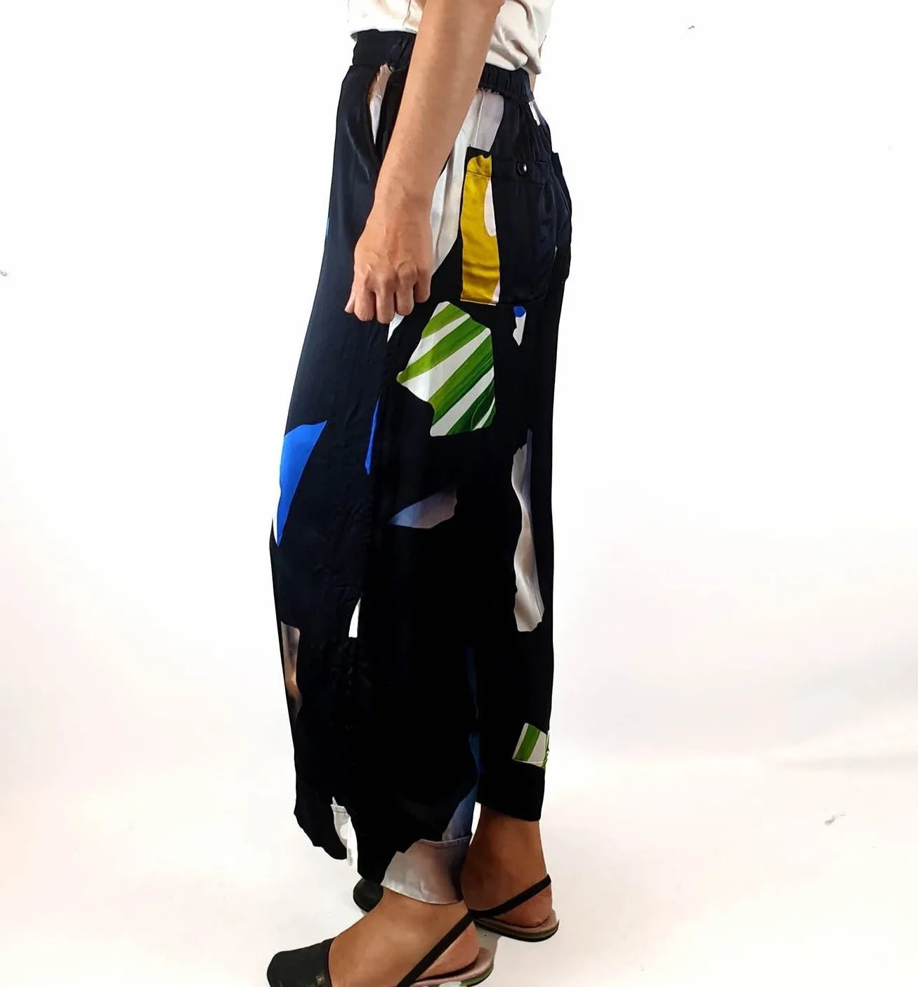 Elk silky feel "form pant" with shapes print size 8