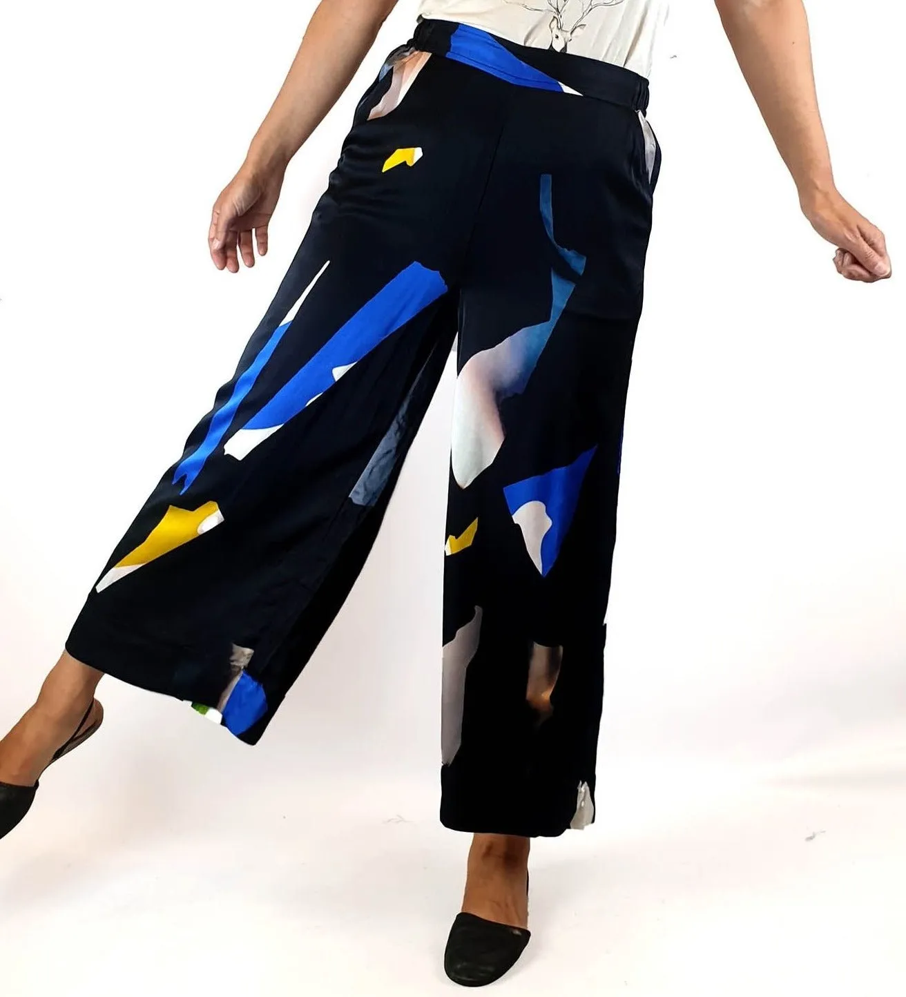 Elk silky feel "form pant" with shapes print size 8