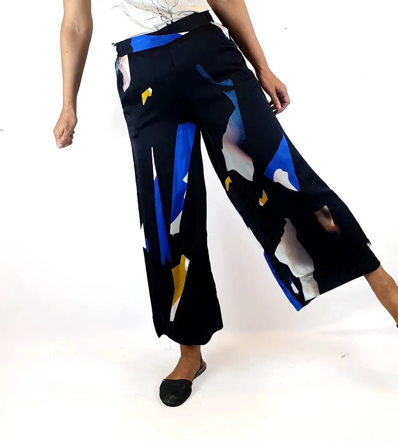 Elk silky feel "form pant" with shapes print size 8