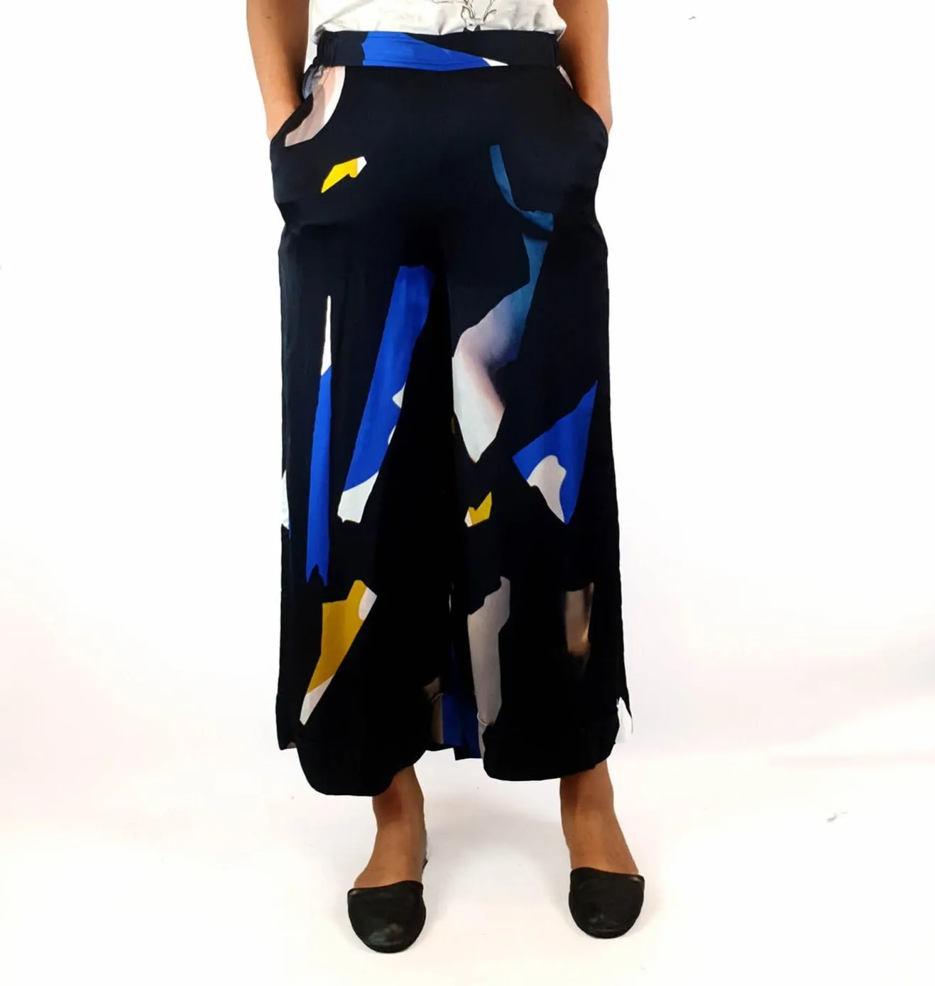 Elk silky feel "form pant" with shapes print size 8