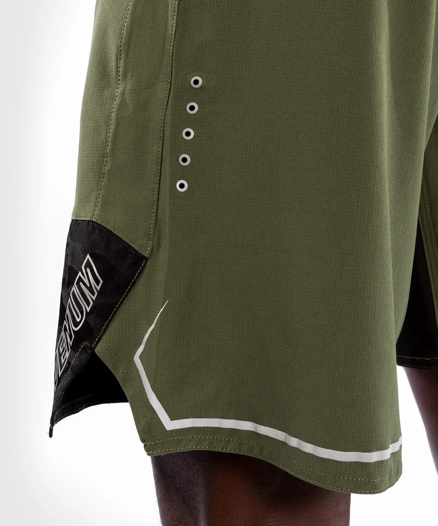 Fightshorts Venum LIGHT 4.0 - Kaki/Zilver