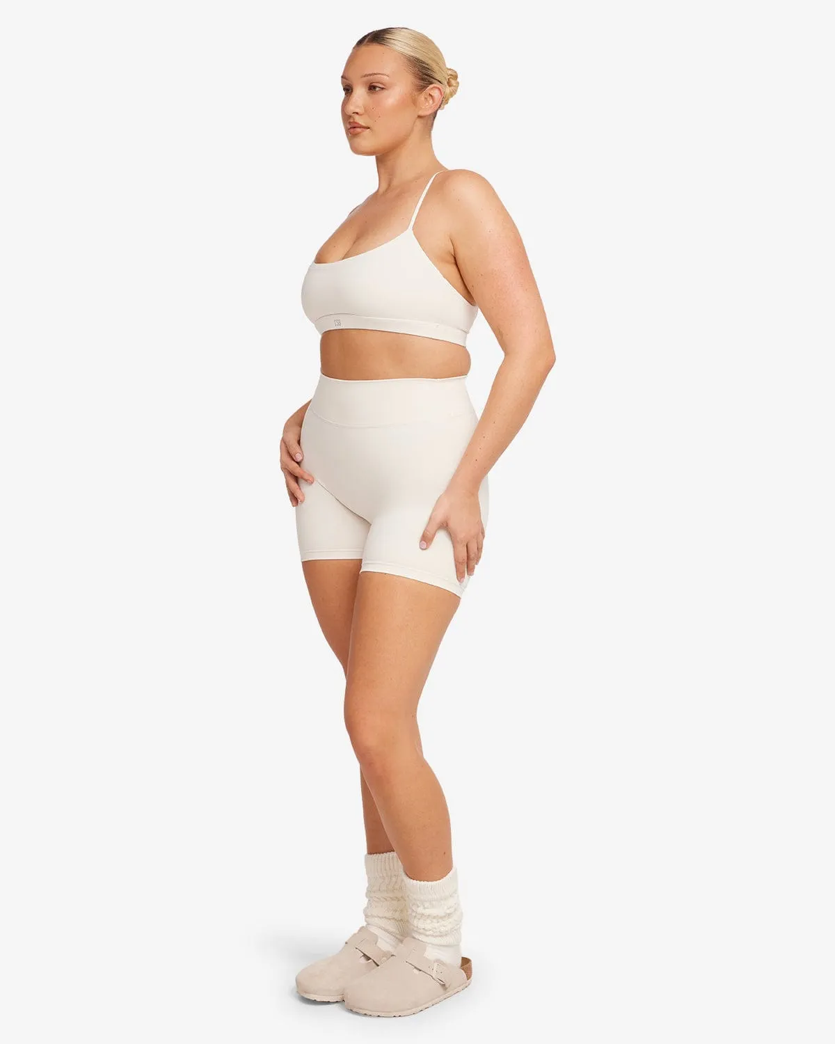 Form Invisible Scrunch Shorts 5" | Vanilla