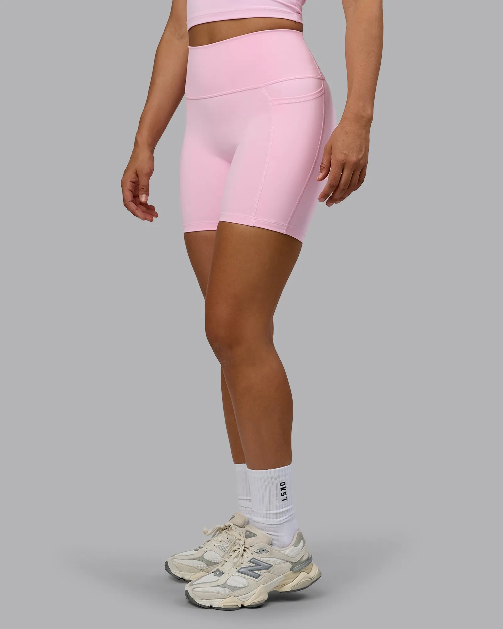 Fusion Mid Short Tight With Pockets - Pale Pink