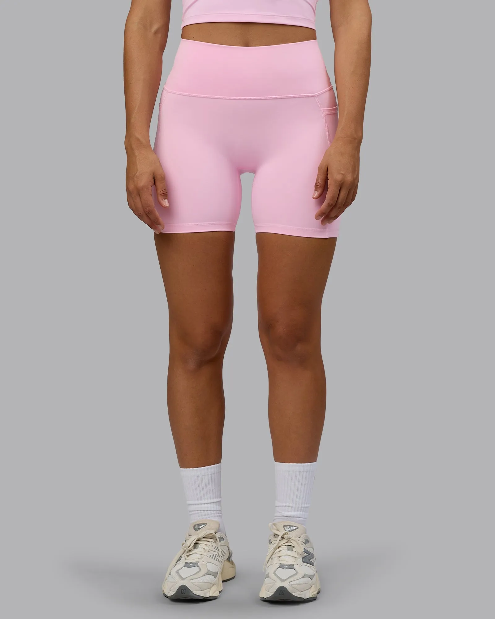 Fusion Mid Short Tight With Pockets - Pale Pink