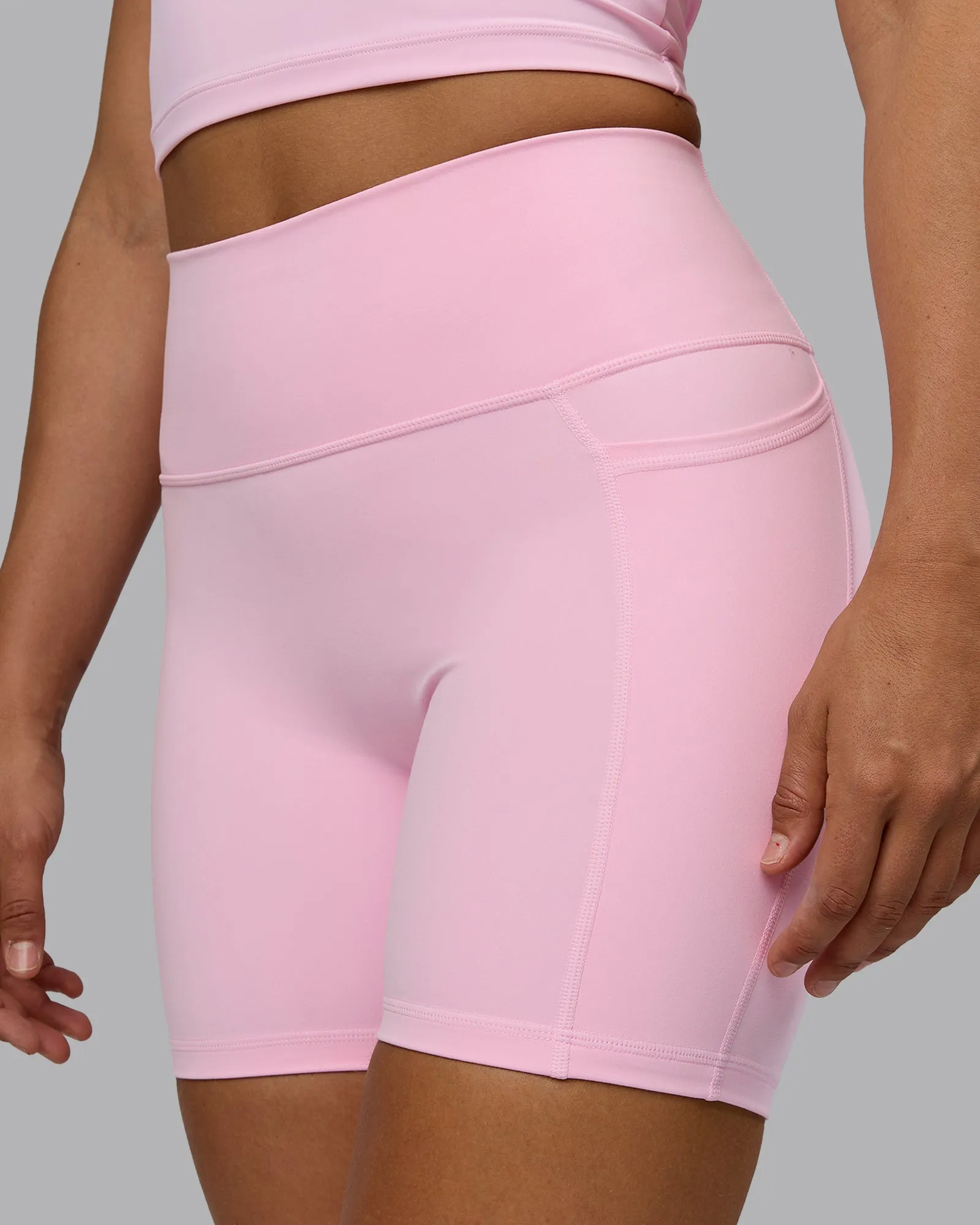 Fusion Mid Short Tight With Pockets - Pale Pink