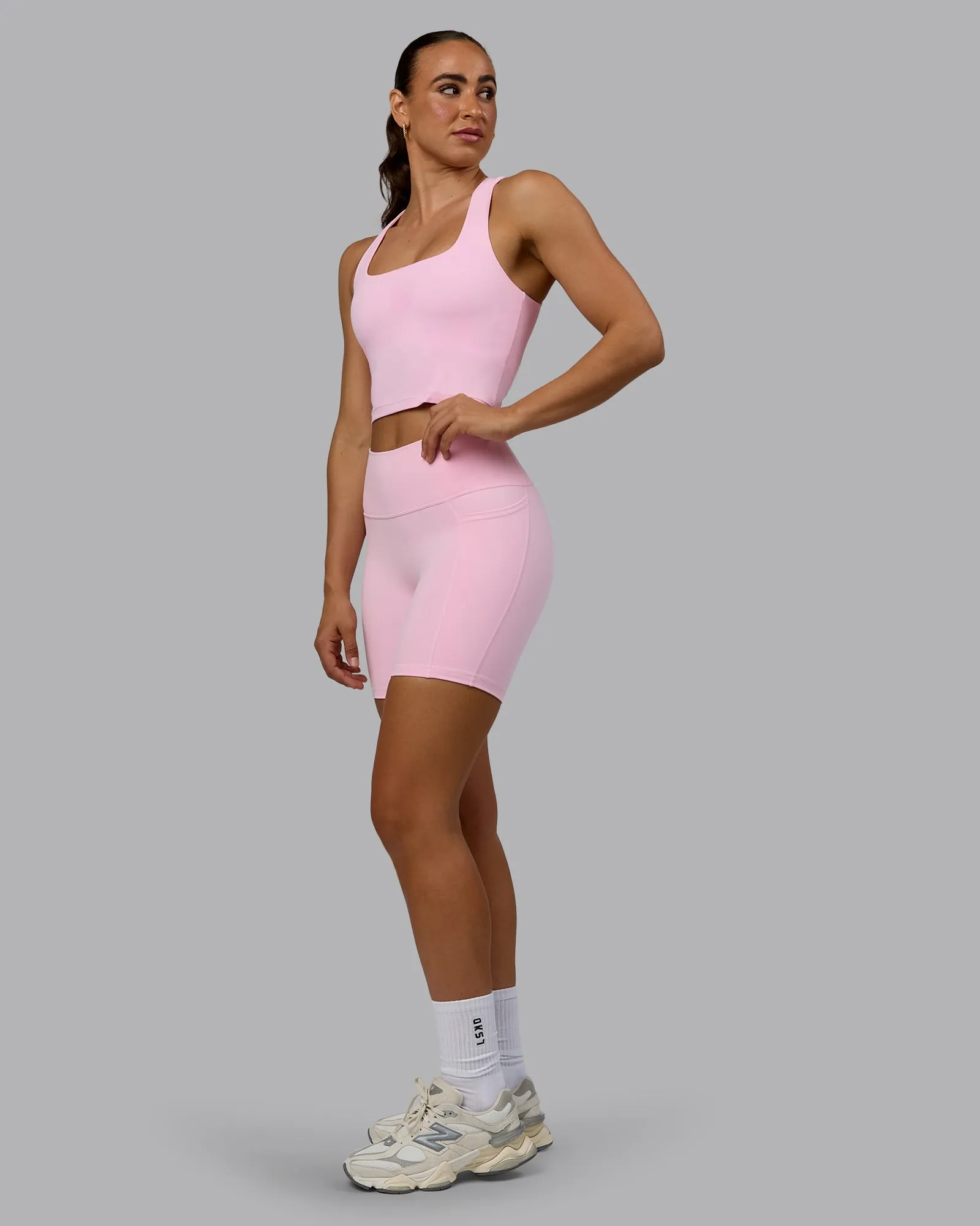 Fusion Mid Short Tight With Pockets - Pale Pink