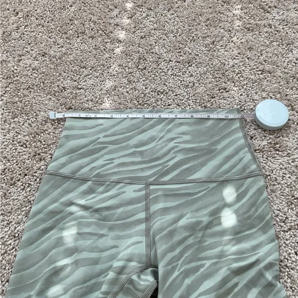 Lululemon Align Short 8” Le Tigre Camo Green Fern Multi Size 4 Bikers Sage Green