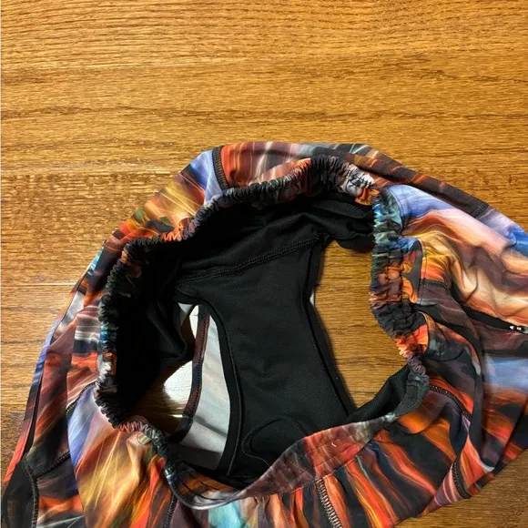 Lululemon athletica chroma fusion rainbow hotty hot shorts size 4 low rise