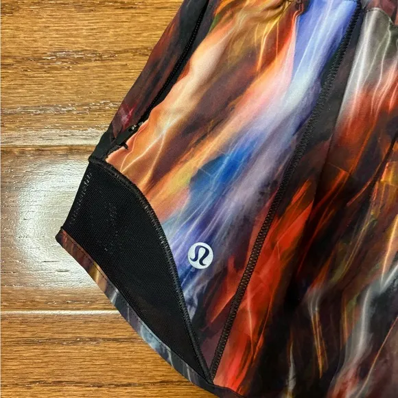 Lululemon athletica chroma fusion rainbow hotty hot shorts size 4 low rise