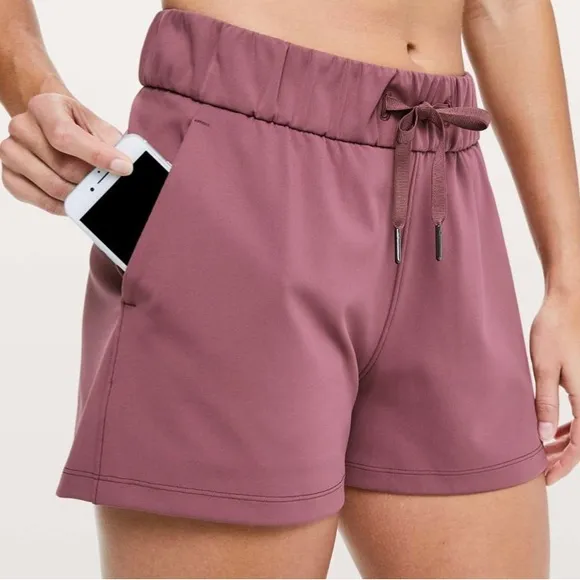 lululemon athletica On The Fly Short 2.5” Misty Merlot -Size 6