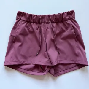 lululemon athletica On The Fly Short 2.5” Misty Merlot -Size 6