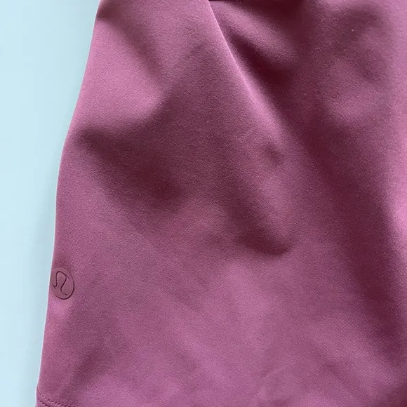 lululemon athletica On The Fly Short 2.5” Misty Merlot -Size 6