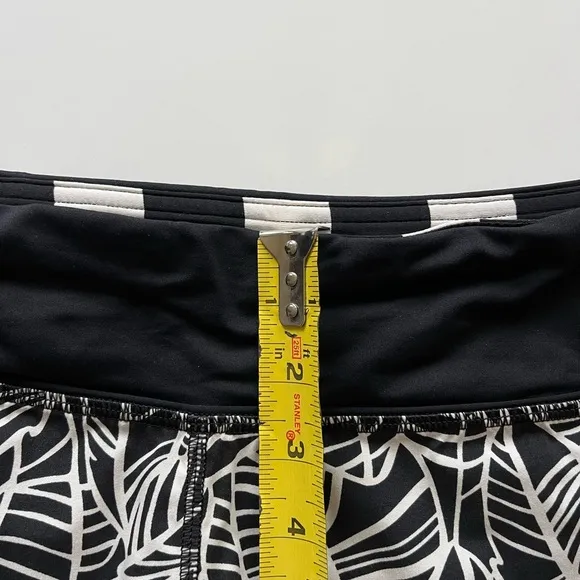lululemon athletica Speed Up Shorts Pretty Palm Black Angel Wing/Black Size 6