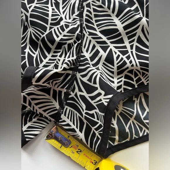 lululemon athletica Speed Up Shorts Pretty Palm Black Angel Wing/Black Size 6