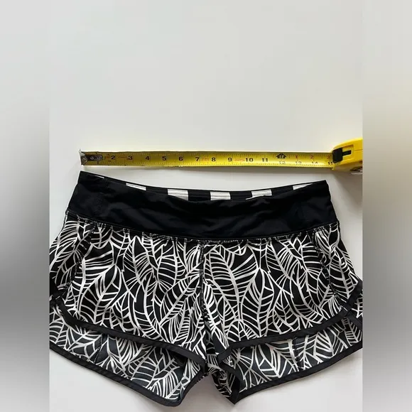 lululemon athletica Speed Up Shorts Pretty Palm Black Angel Wing/Black Size 6