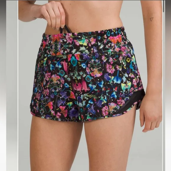 lululemon Hotty Hot High-Rise Lined Short 2.5&quot;
