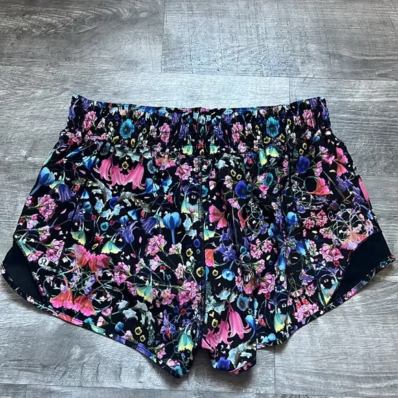 lululemon Hotty Hot High-Rise Lined Short 2.5&quot;