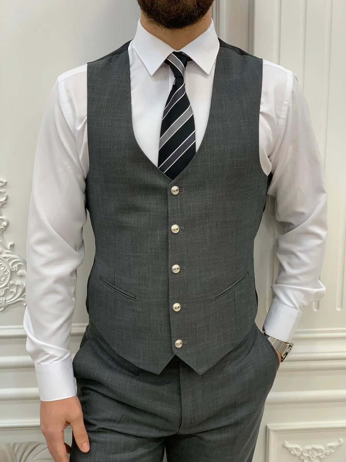 Nile Gray Slim Fit Peak Lapel Suit: Elegant Sophistication for Every Occasion