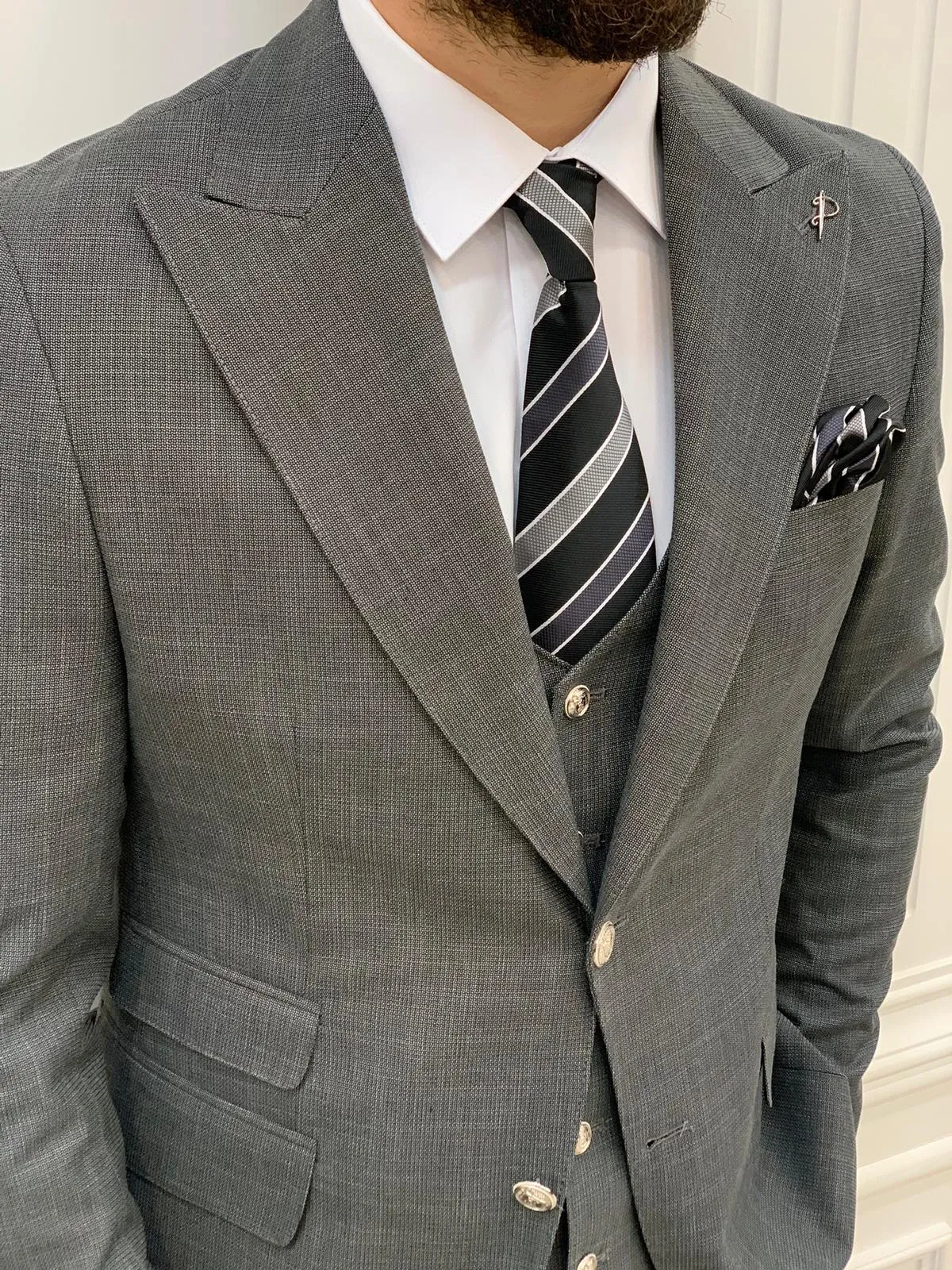 Nile Gray Slim Fit Peak Lapel Suit: Elegant Sophistication for Every Occasion
