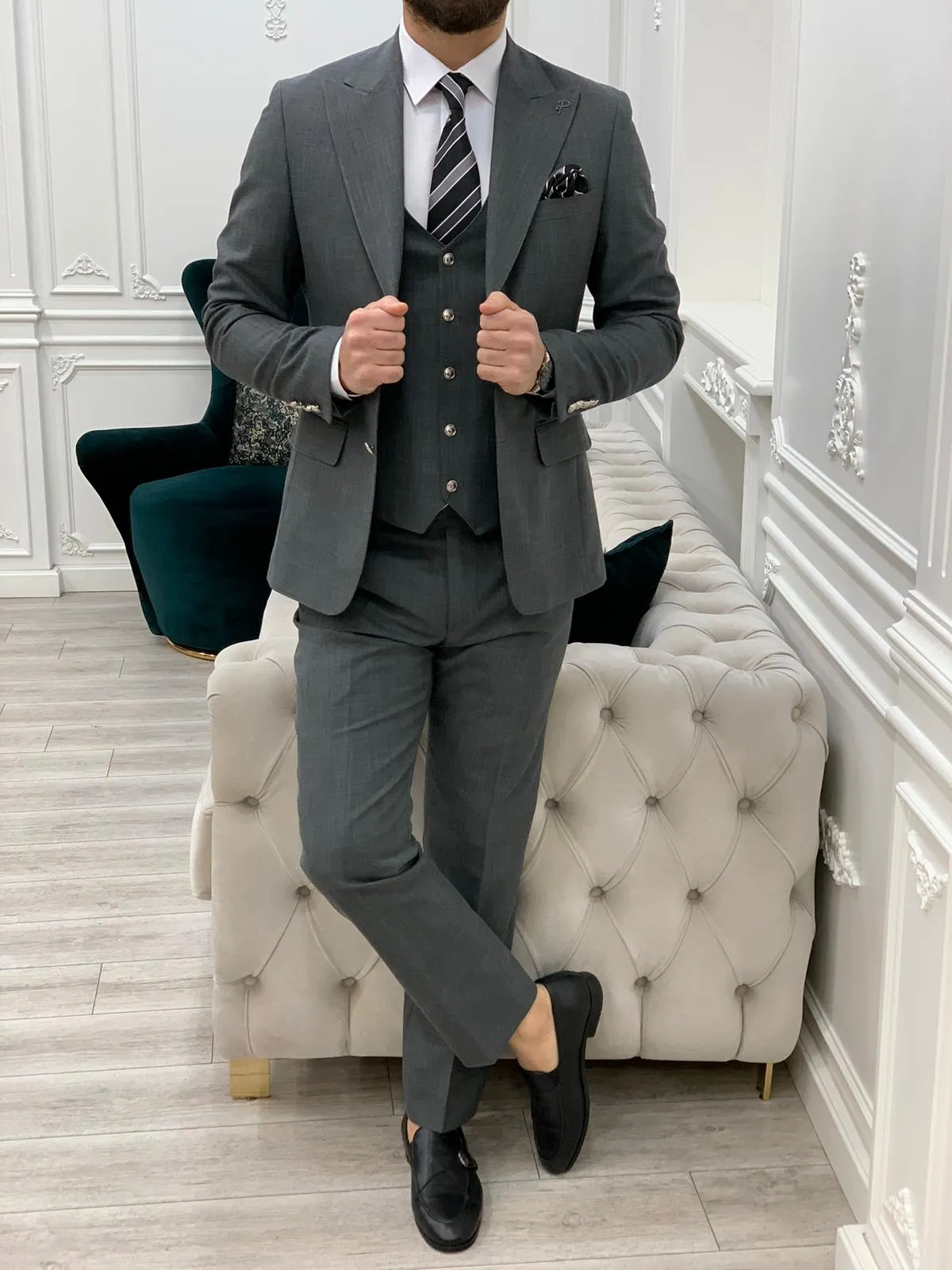 Nile Gray Slim Fit Peak Lapel Suit: Elegant Sophistication for Every Occasion