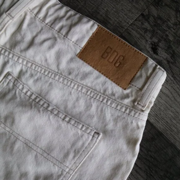 NWT Urban Outfitters Denim Shorts Size 26 Low Rise Harri Neutral Cream Color
