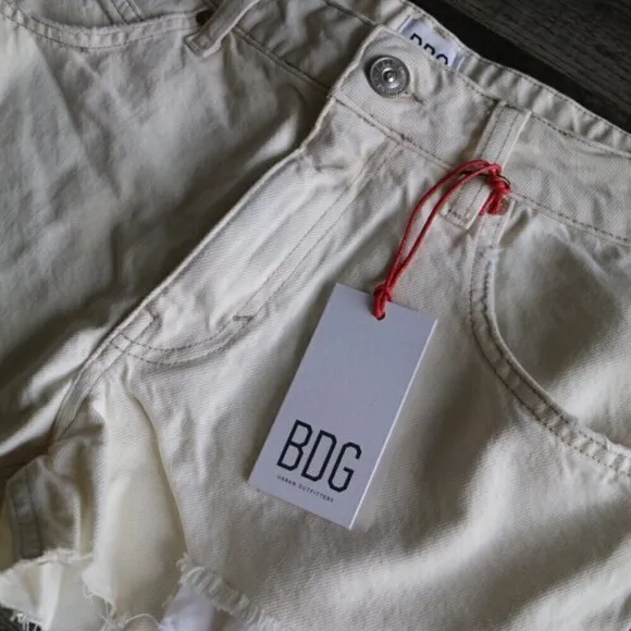 NWT Urban Outfitters Denim Shorts Size 28 Low Rise Harri Neutral Cream Color