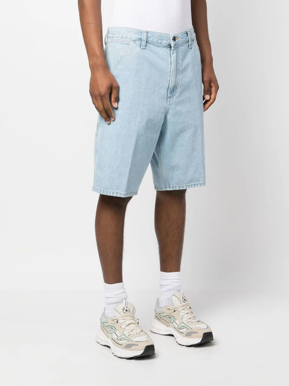 Single knee denim jeans