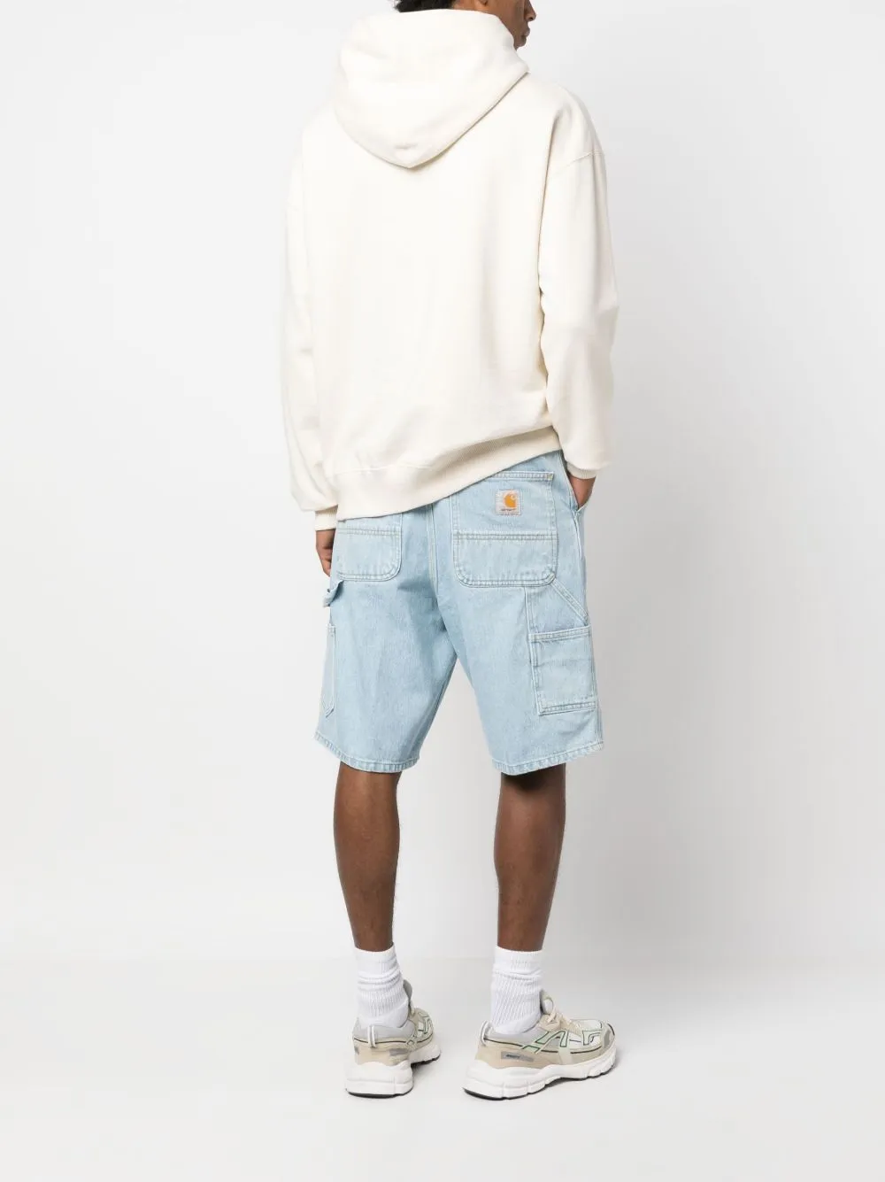 Single knee denim jeans