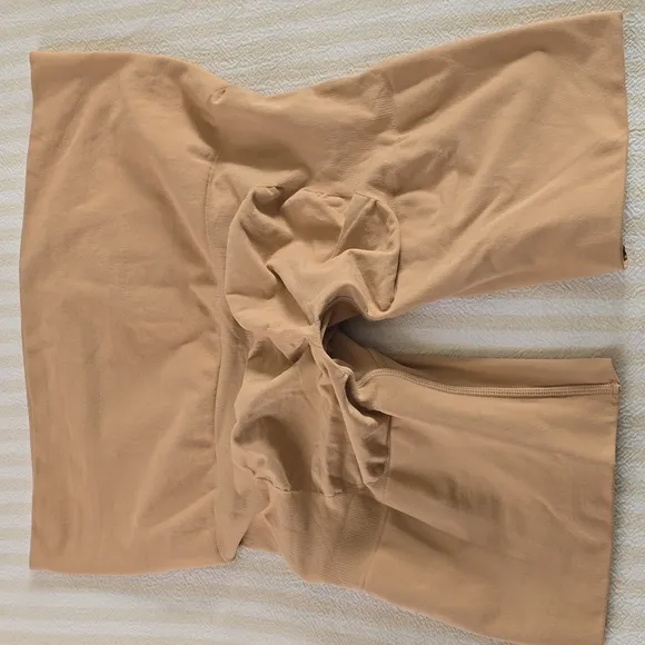 SKIMS Seamless Sculpt Butt Lifting Short Size: 2X Clay