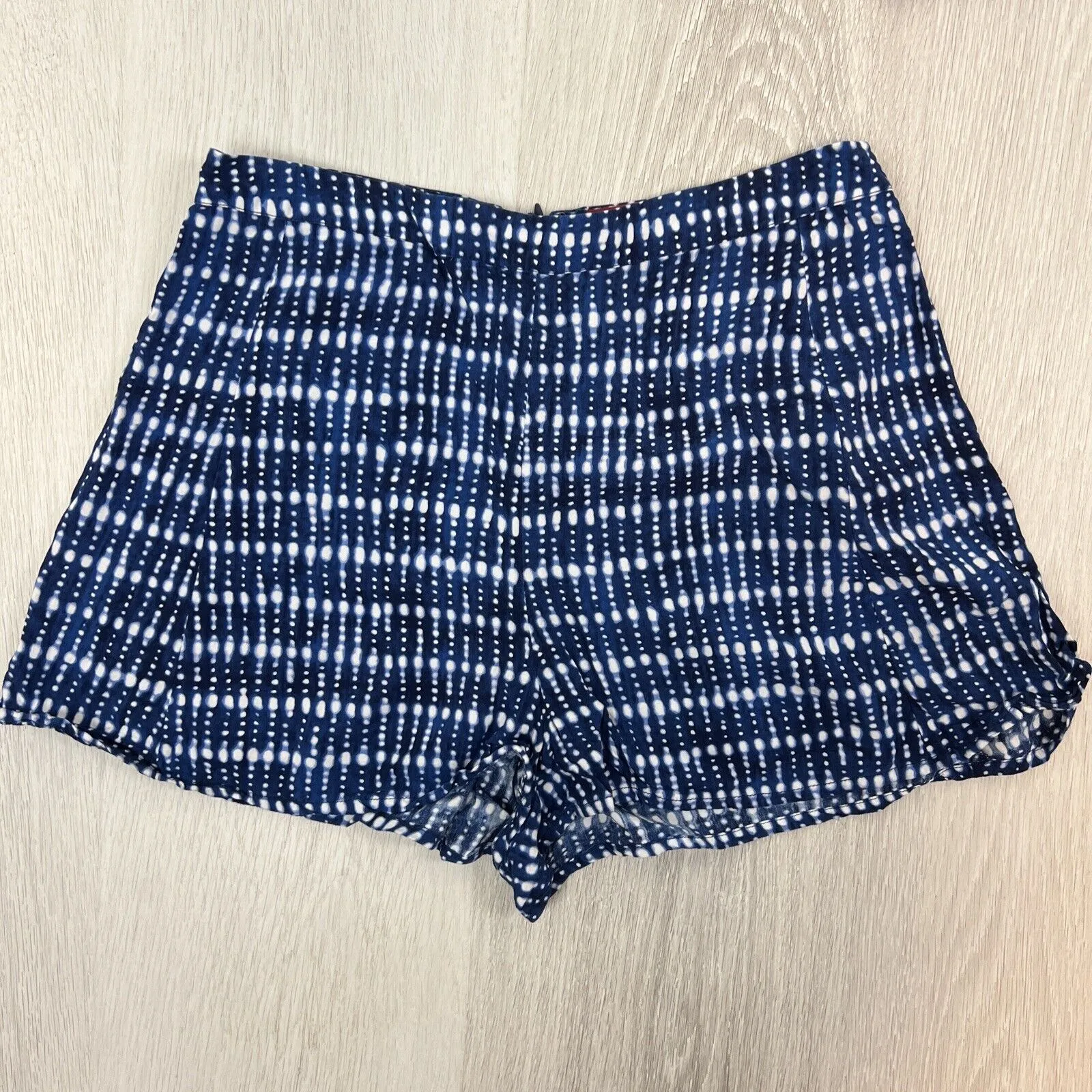Tigerlily Womens Light 100% Rayon Shorts Size 8