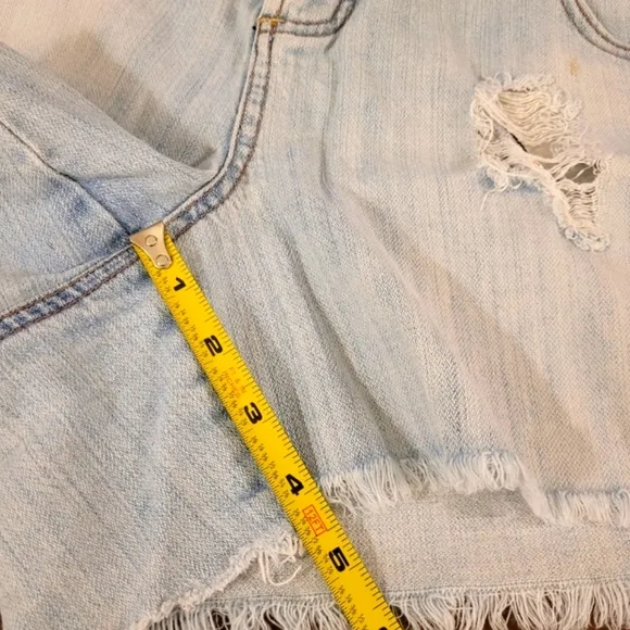 Torrid Pink Label Light Wash Distressed Frayed Cutoff Jeans Shorts, 16 - EUC