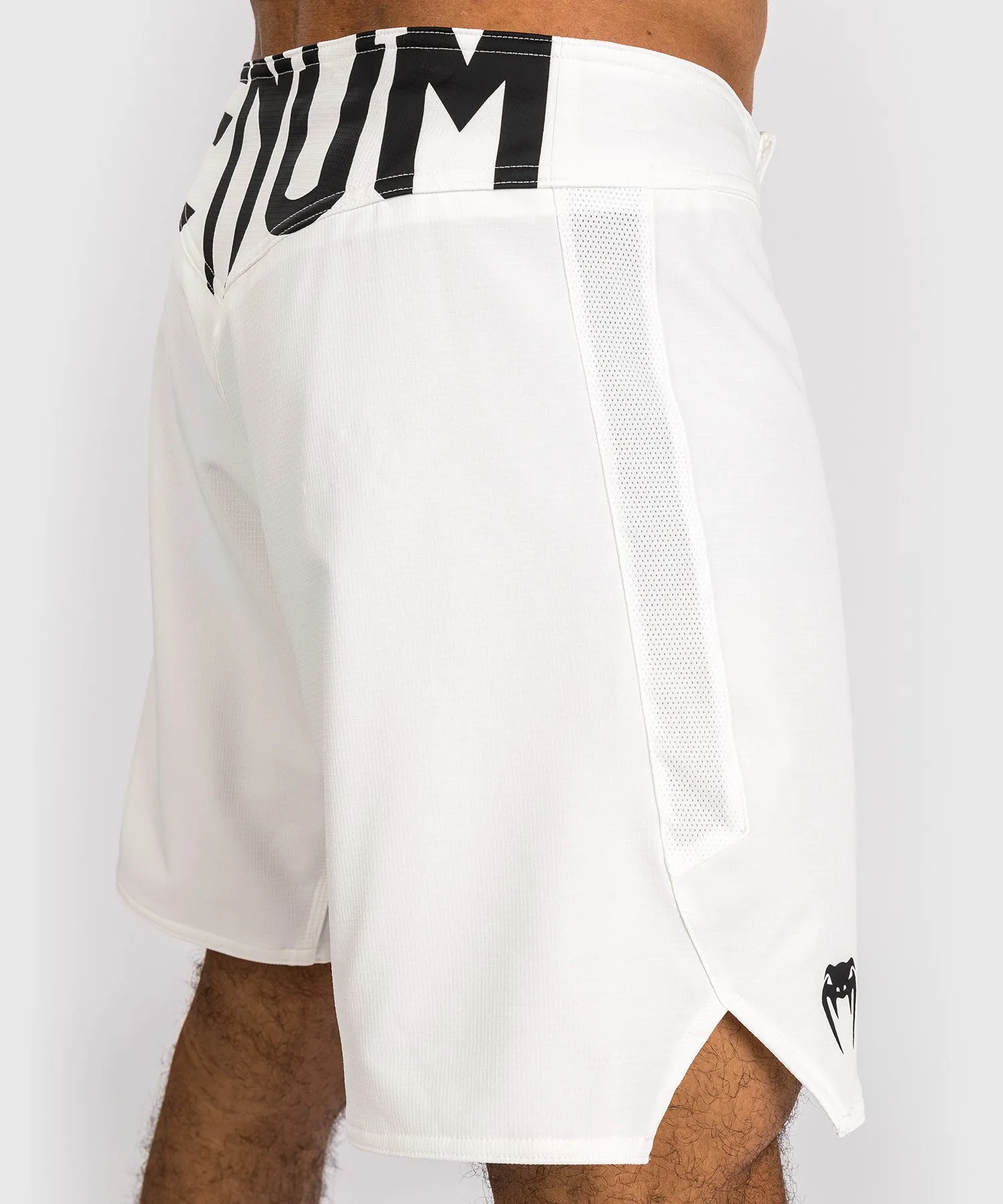 Venum Light 5.0 Vechtshorts - Wit/Zwart