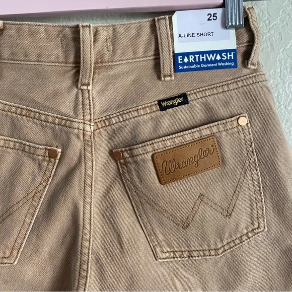 Wrangler women’s modern A Line shorts in light brown