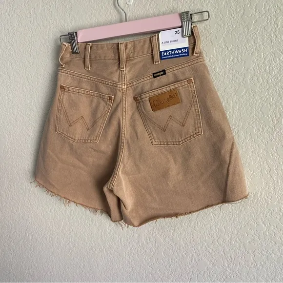 Wrangler women’s modern A Line shorts in light brown