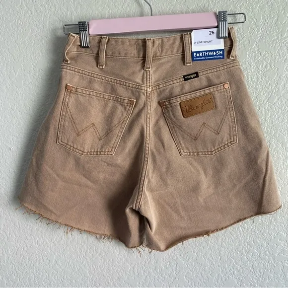 Wrangler women’s modern A Line shorts in light brown